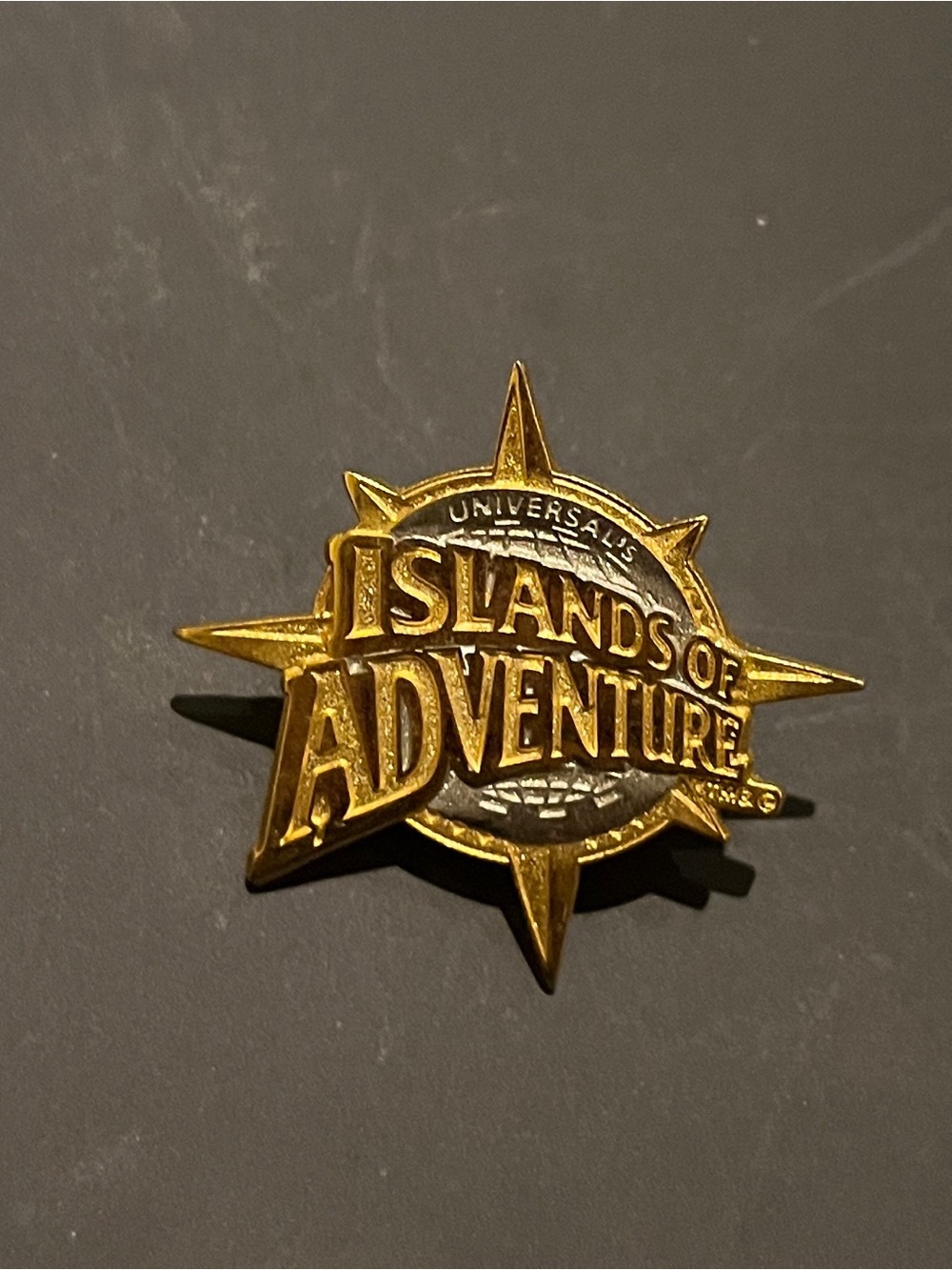 2002 Universal Gold Islands of Adventure Logo Pin